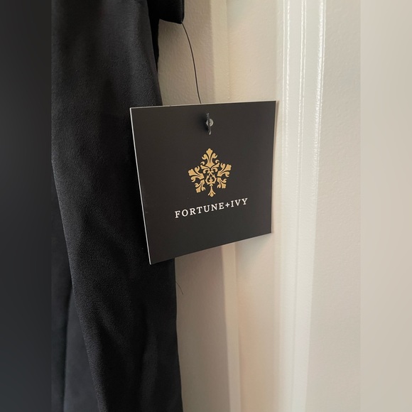 Fortune + Ivy Margaret Keyhole Detail Blouse - Picture 2 of 4